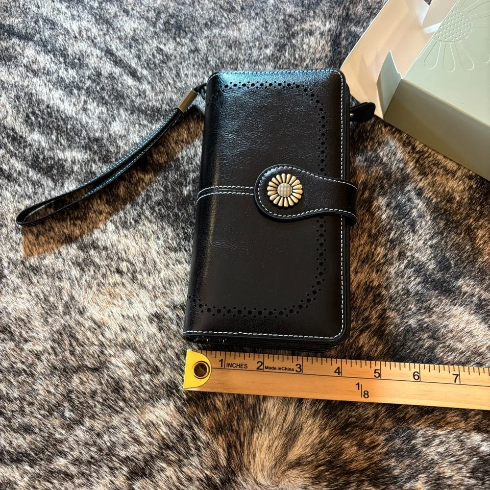 NWT Black Faux Leather Sunflower Detail Wallet / Wristlet, Lots of space! - Picture 14 of 14
